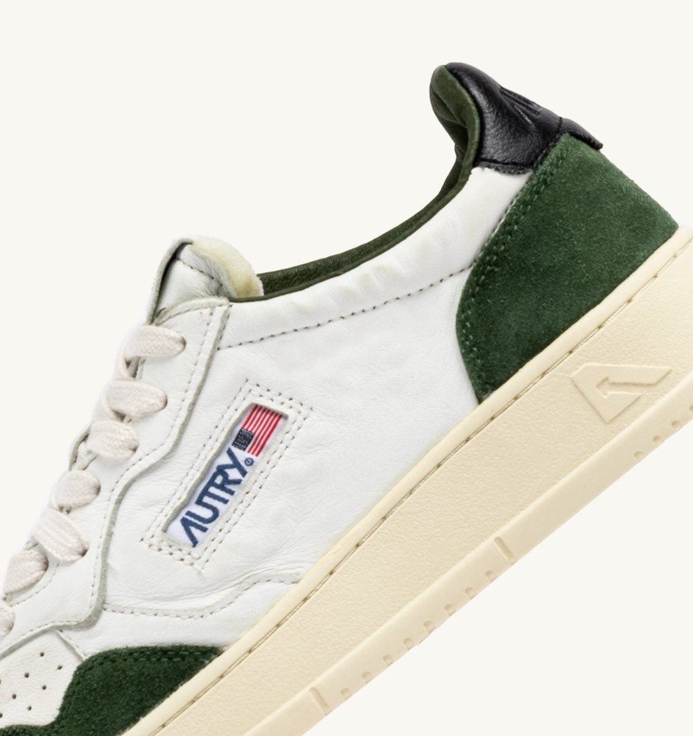 Autry Medalist Low Sneakers Military Suede Leather Sneakers Herren Grün Weiß | 0528VUDAS
